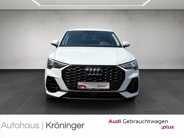 Audi Q3 view 5