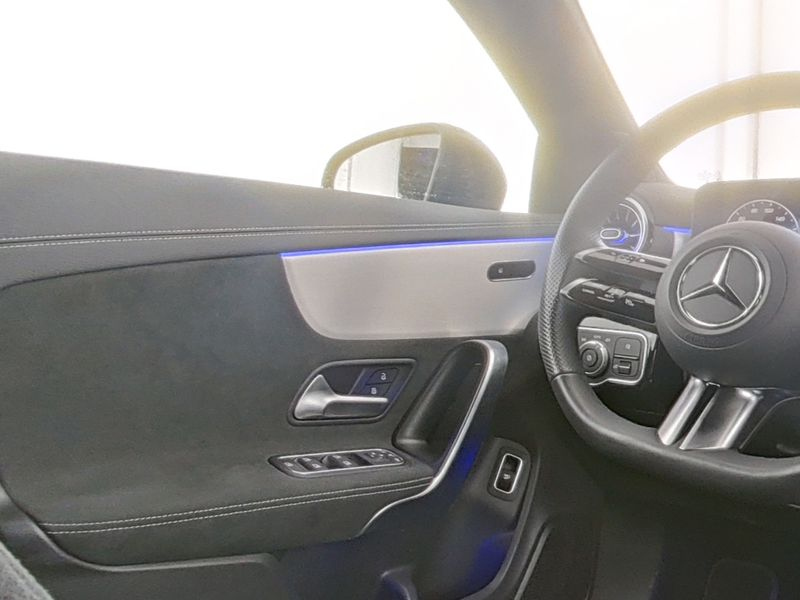 Mercedes-Benz CLA 200 Special Edition AHK KeyGO 360 Standheiz — photo 10