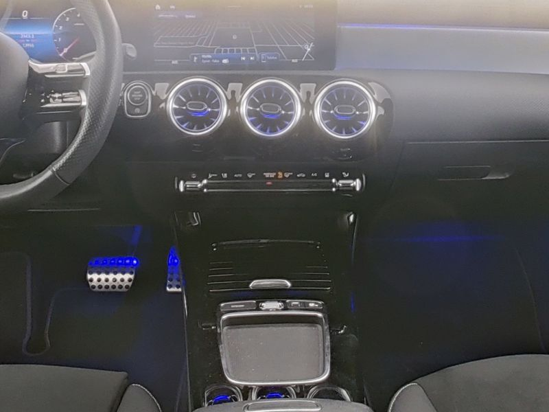 Mercedes-Benz CLA 200 Special Edition AHK KeyGO 360 Standheiz — photo 6