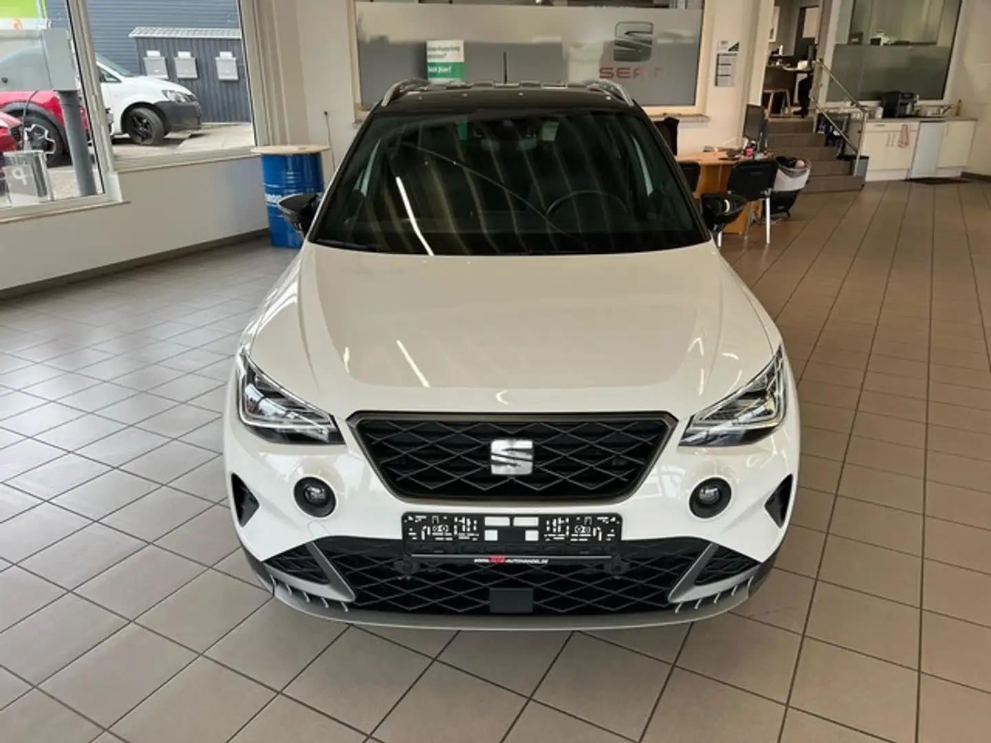 SEAT Arona FR 110PS DSG AHK Weiß - 1