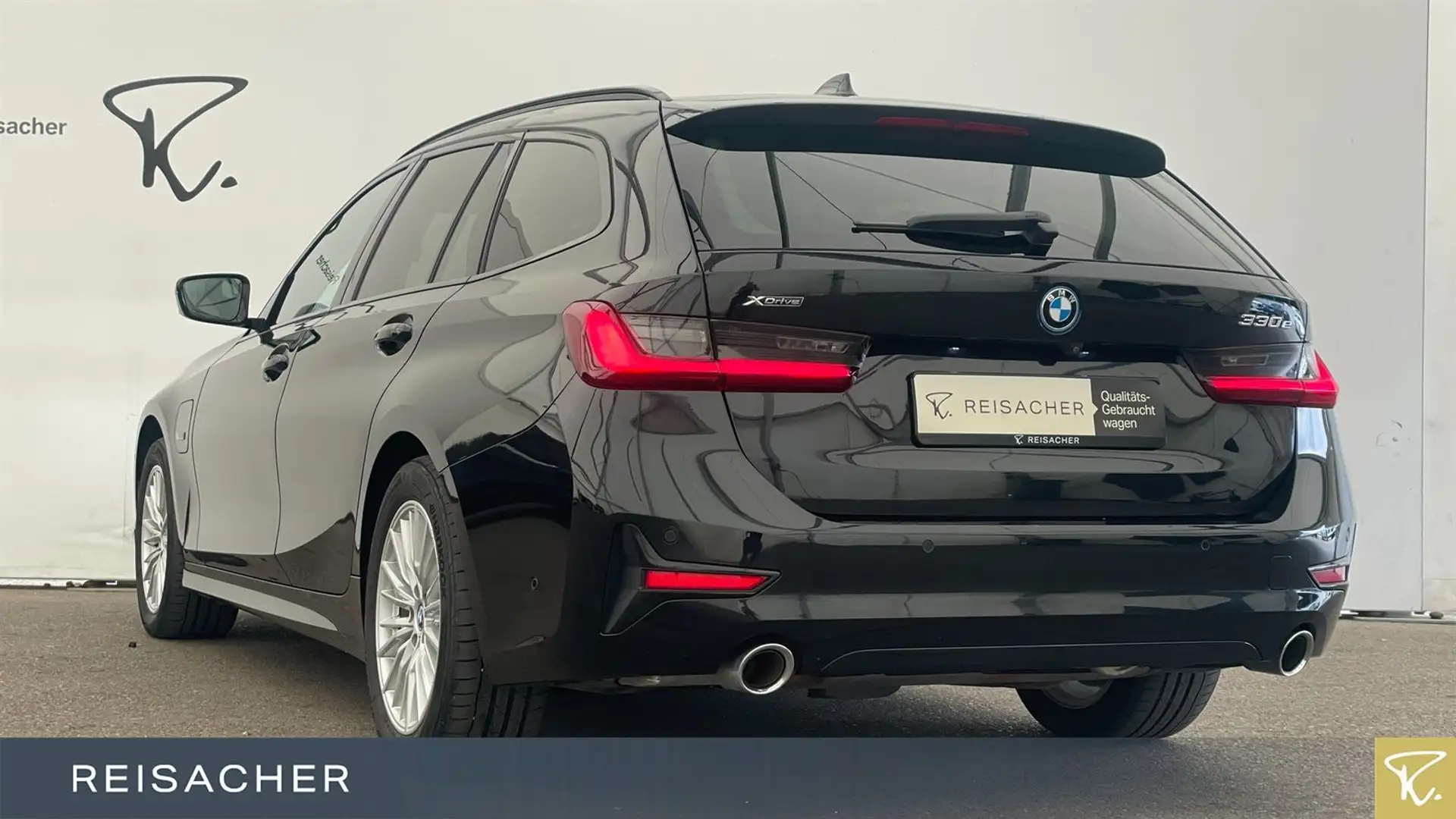BMW 330 e A xDrive Tou Sport Line AHK ACC 360 HuD 17" Schwarz - 2
