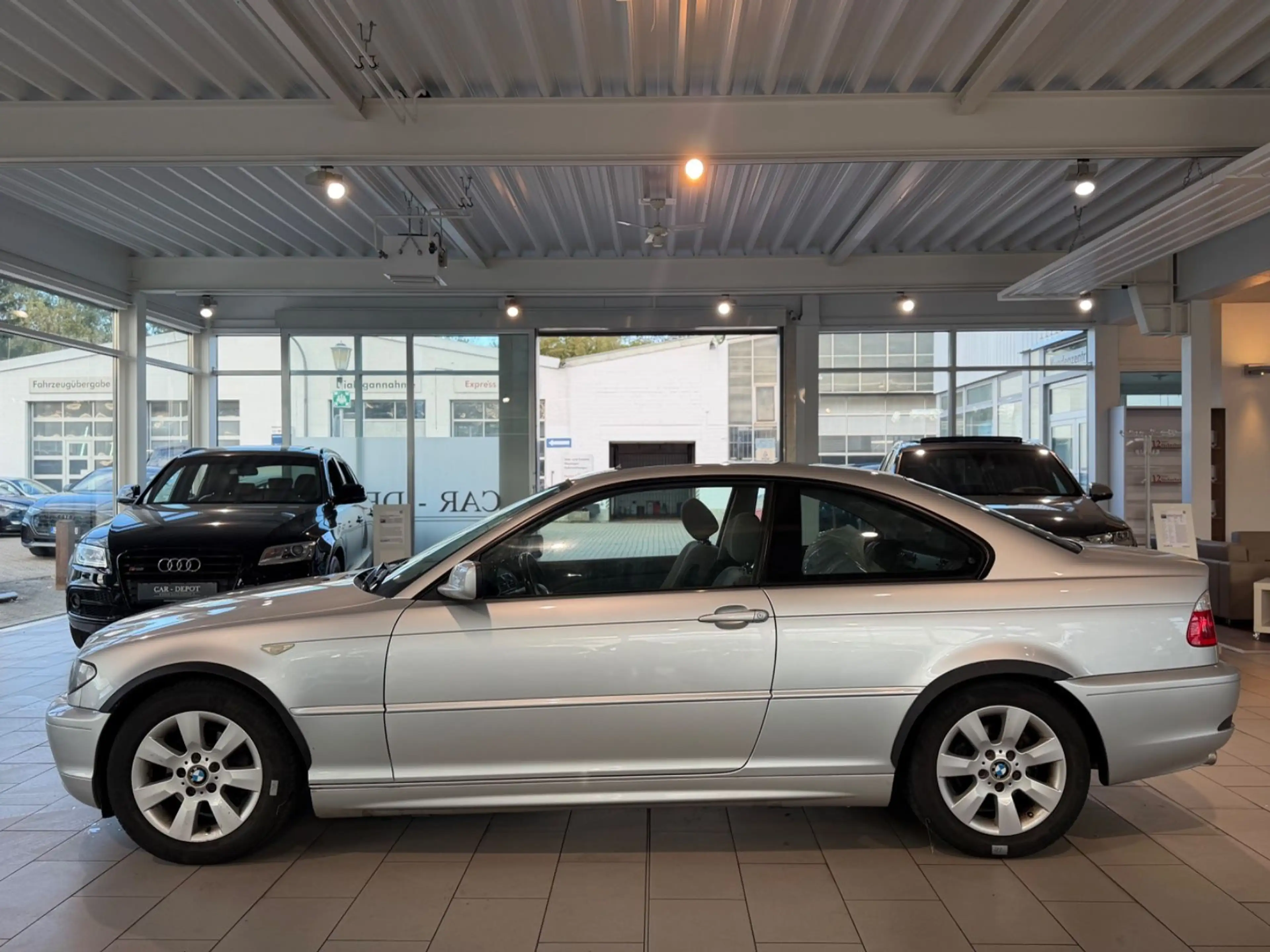 BMW 318 Ci Edition Exclusive*NAVI*APPLE.C*S-DACH*PDC* — photo 3