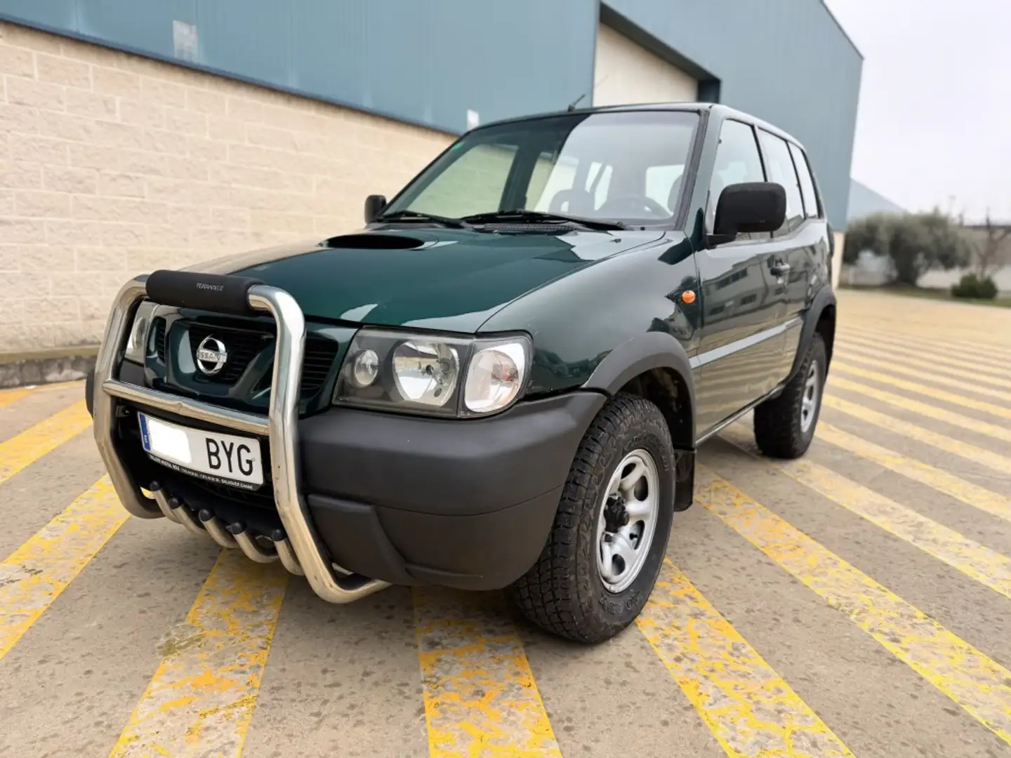 Nissan Terrano 2.7 TDI Sport Grün - 2