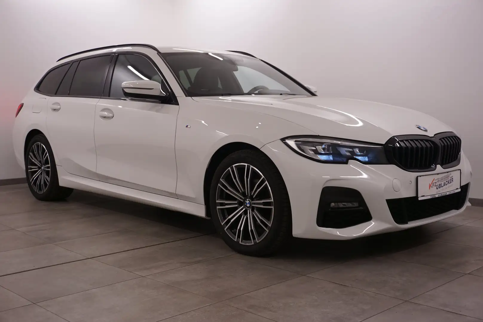 BMW 318 d M Sport// Anhängervorrichtung // Lenkradheiz. Weiß - 1