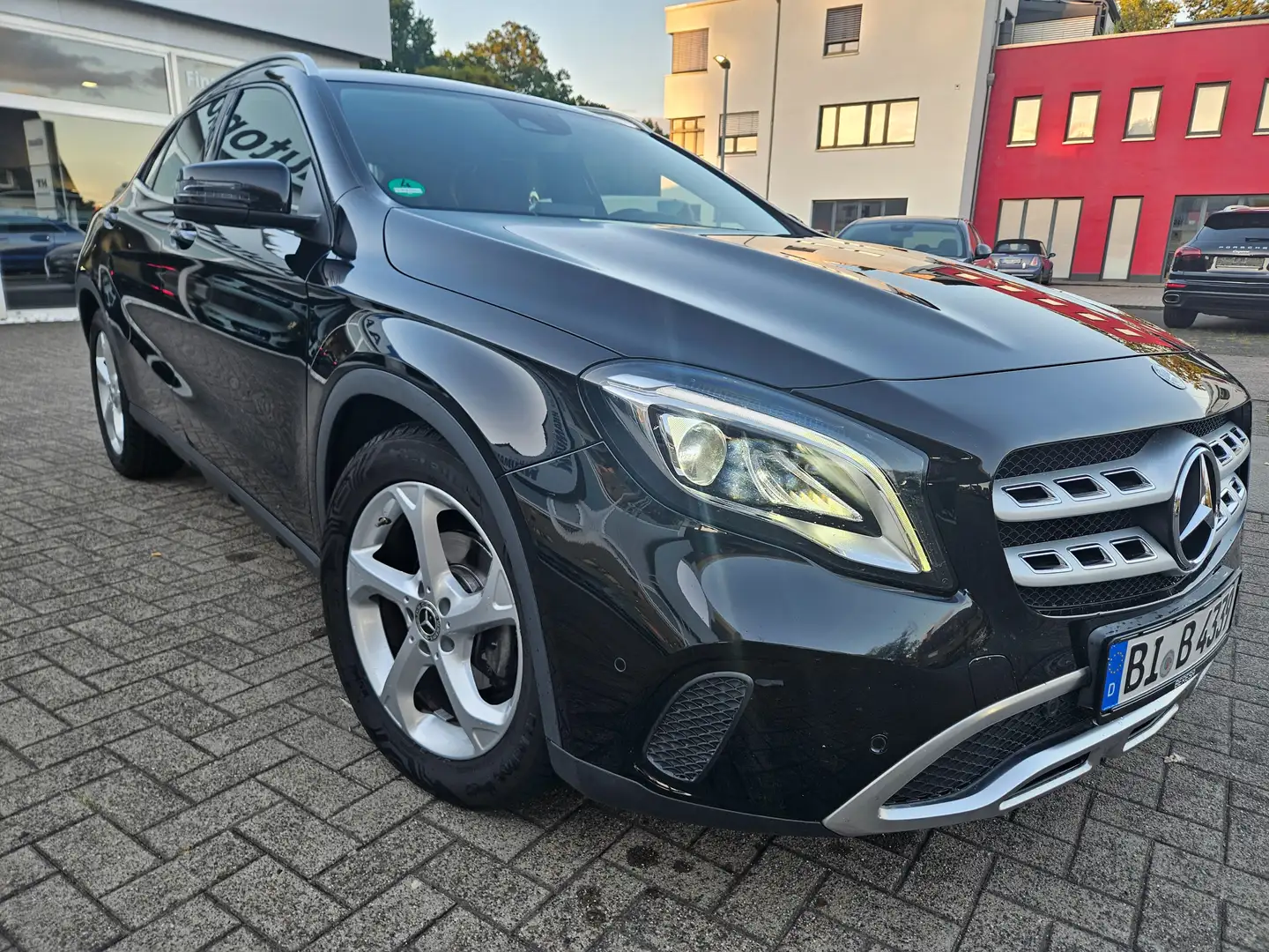 Mercedes-Benz GLA 200 Schwarz - 1