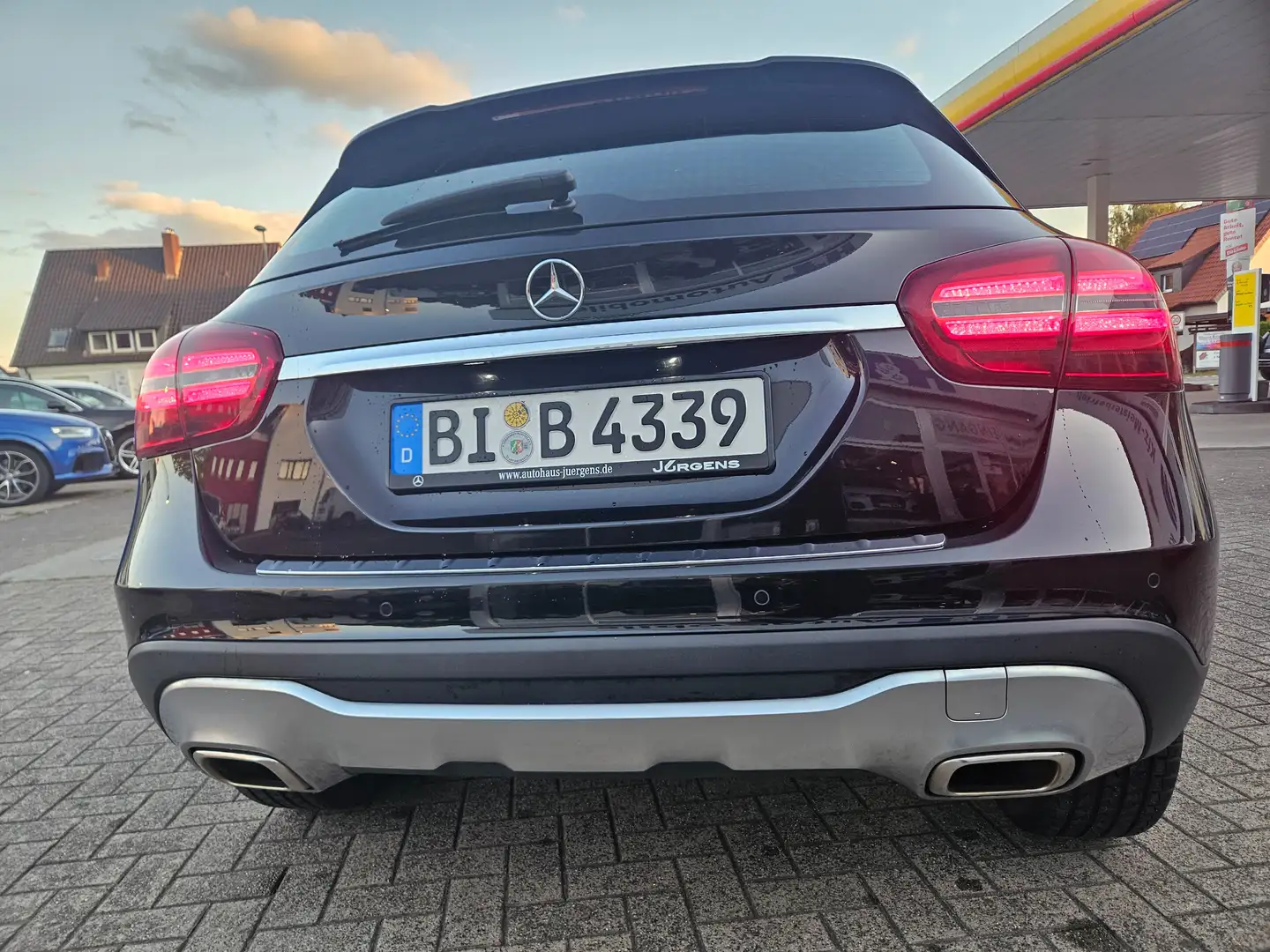 Mercedes-Benz GLA 200 Schwarz - 2
