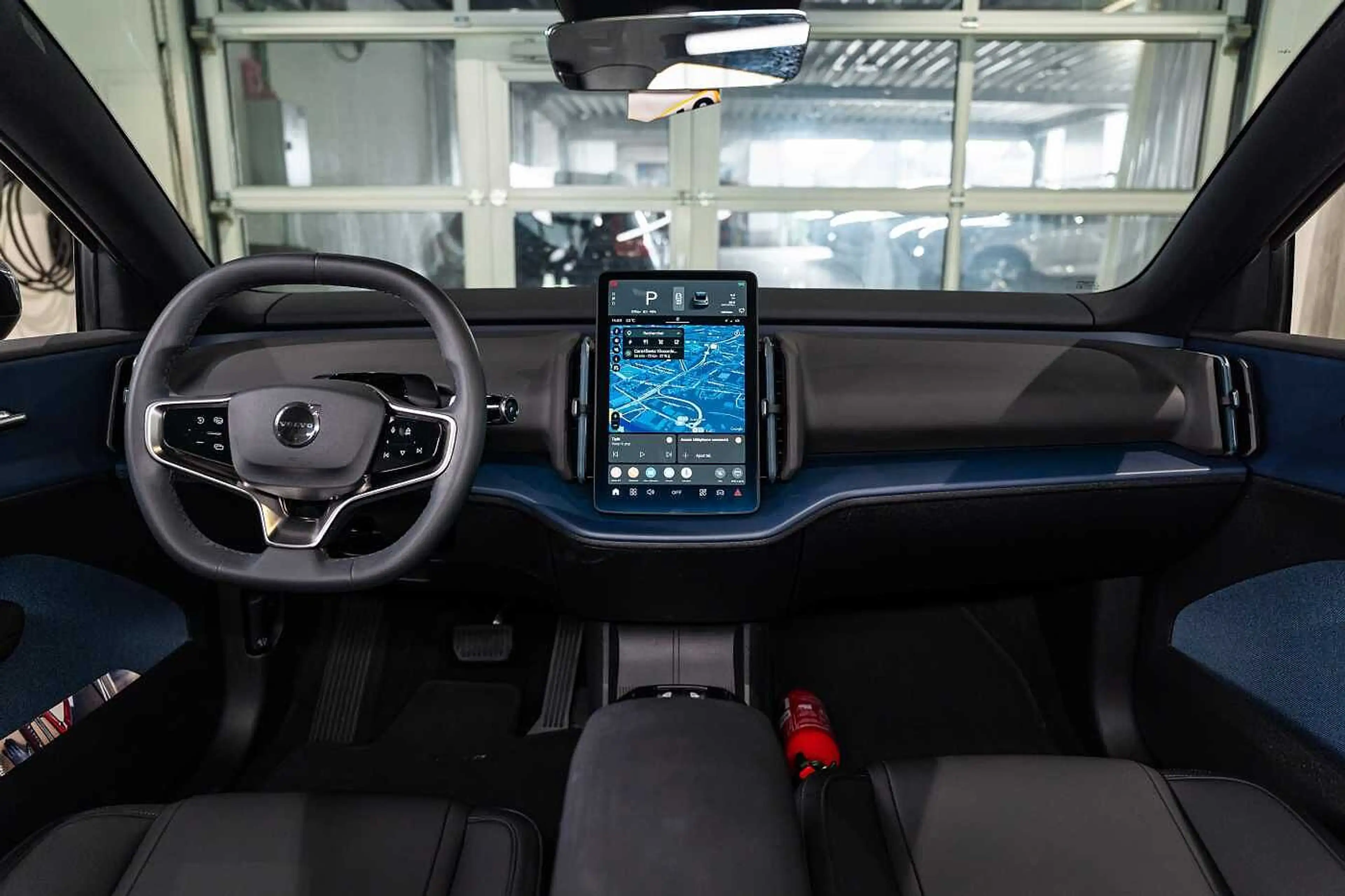 Volvo EX30 Core, Single Motor Extended Range — photo 11