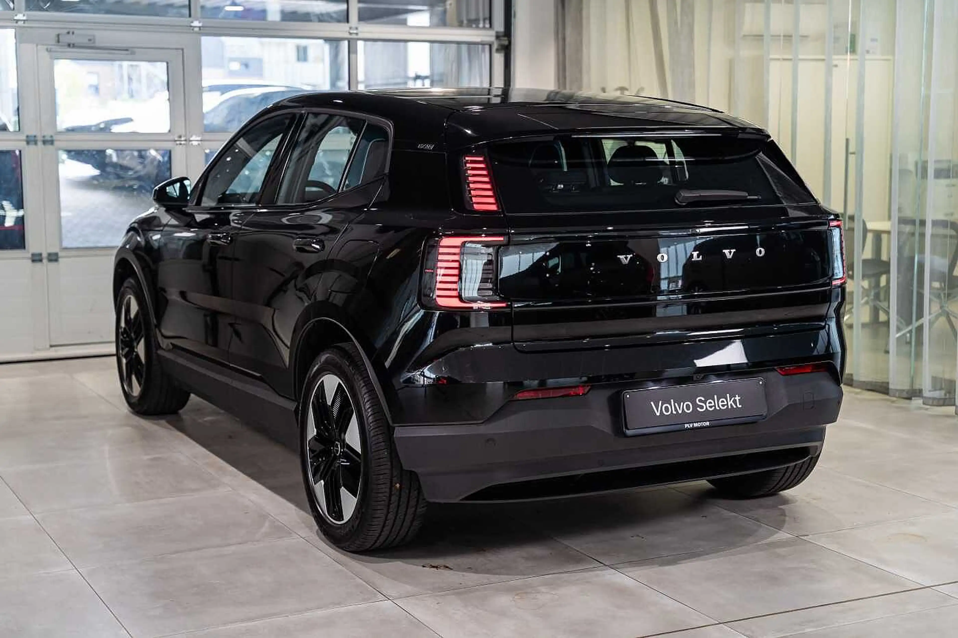 Volvo EX30 Core, Single Motor Extended Range — photo 6