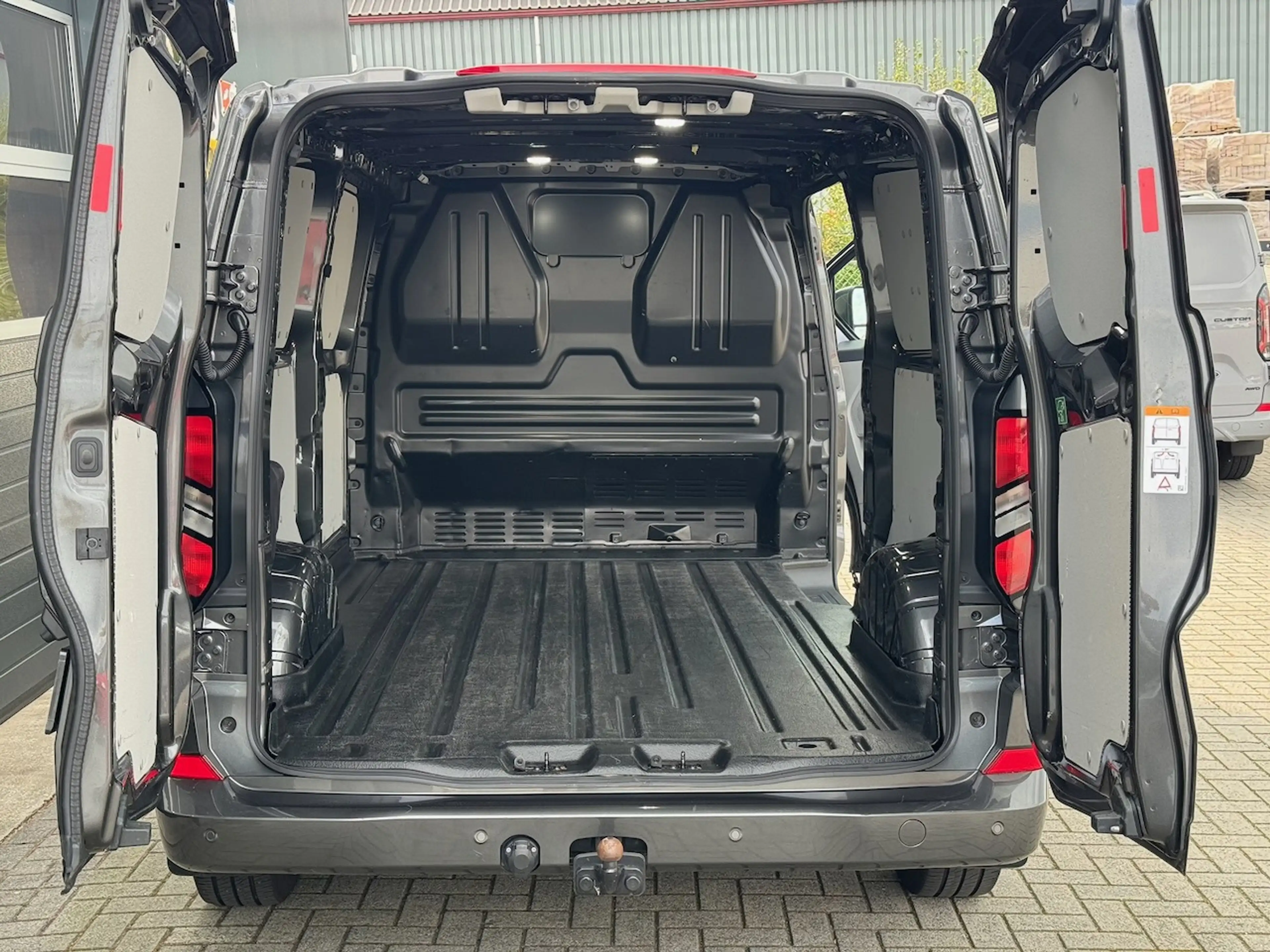 Ford Transit Custom 320 2.0 TDCI 136pk L2H1 Limited | Trekhaak | Navi — photo 9