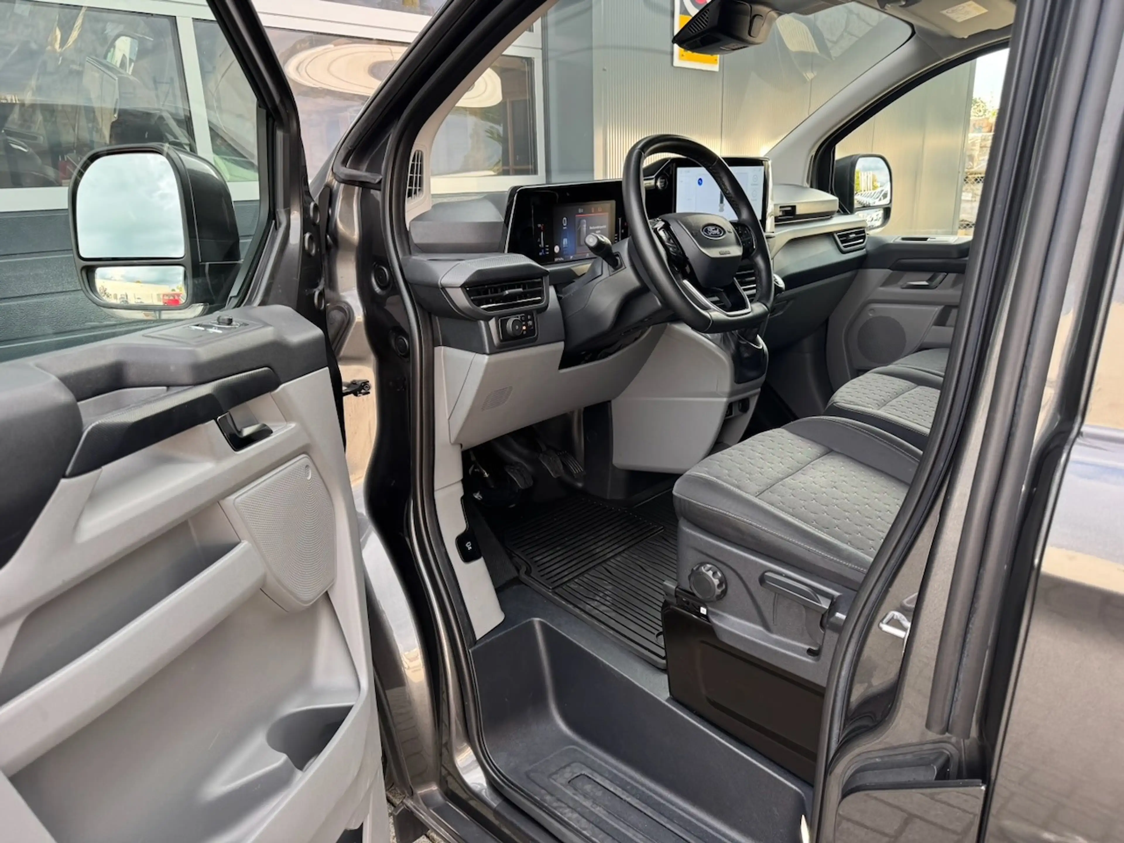 Ford Transit Custom 320 2.0 TDCI 136pk L2H1 Limited | Trekhaak | Navi — photo 14