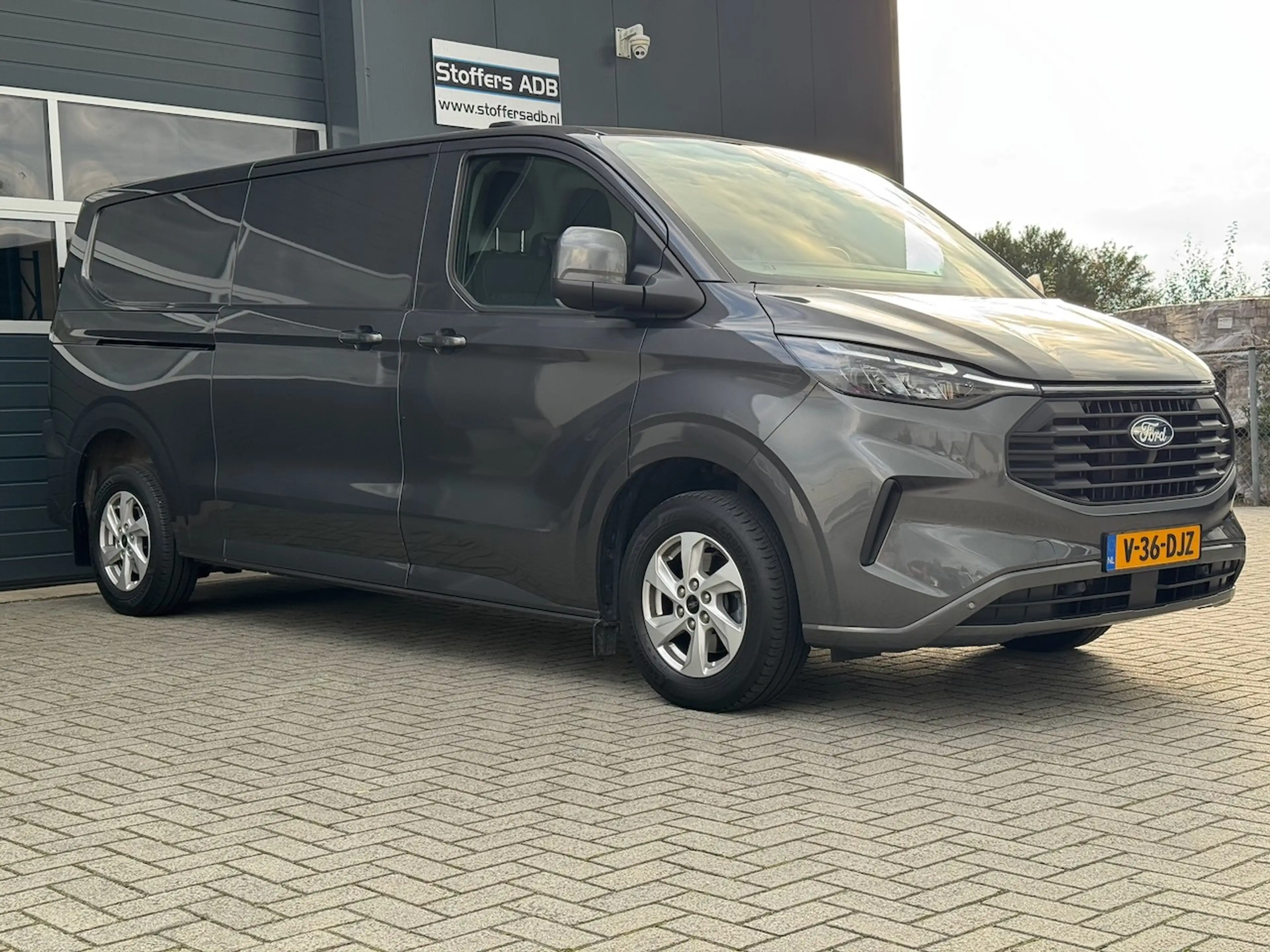 Ford Transit Custom 320 2.0 TDCI 136pk L2H1 Limited | Trekhaak | Navi — photo 6