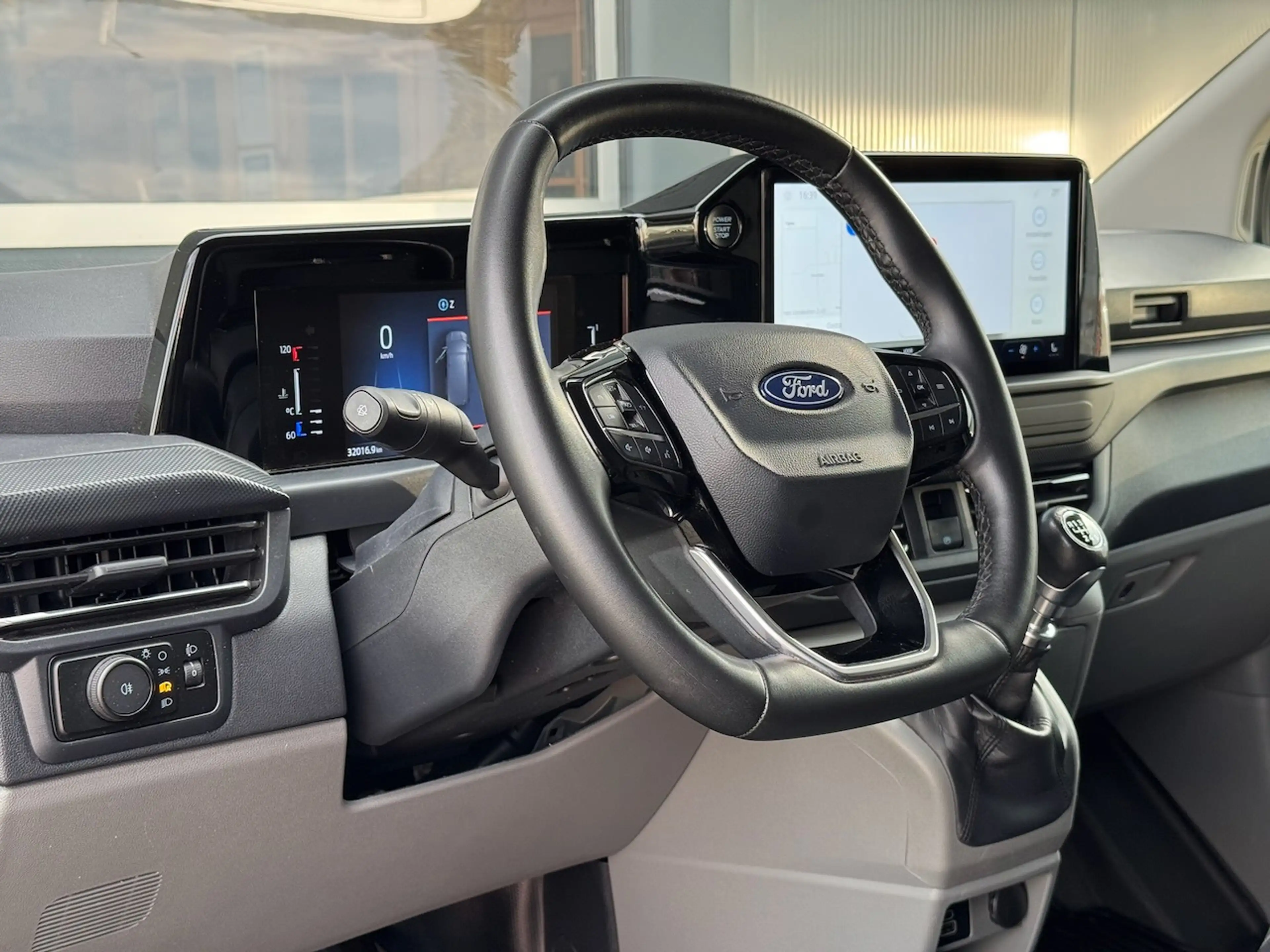 Ford Transit Custom 320 2.0 TDCI 136pk L2H1 Limited | Trekhaak | Navi — photo 16