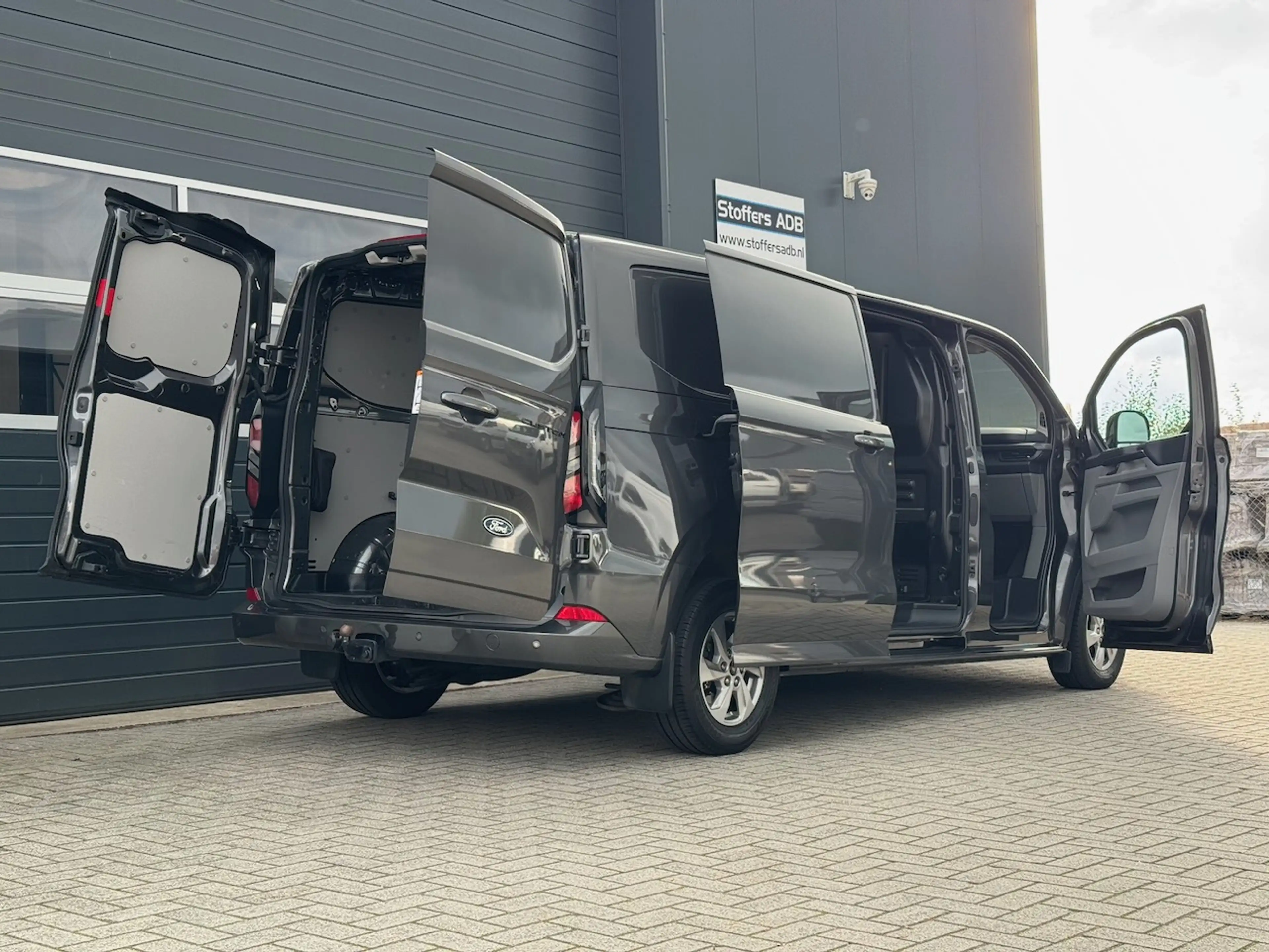 Ford Transit Custom 320 2.0 TDCI 136pk L2H1 Limited | Trekhaak | Navi — photo 2