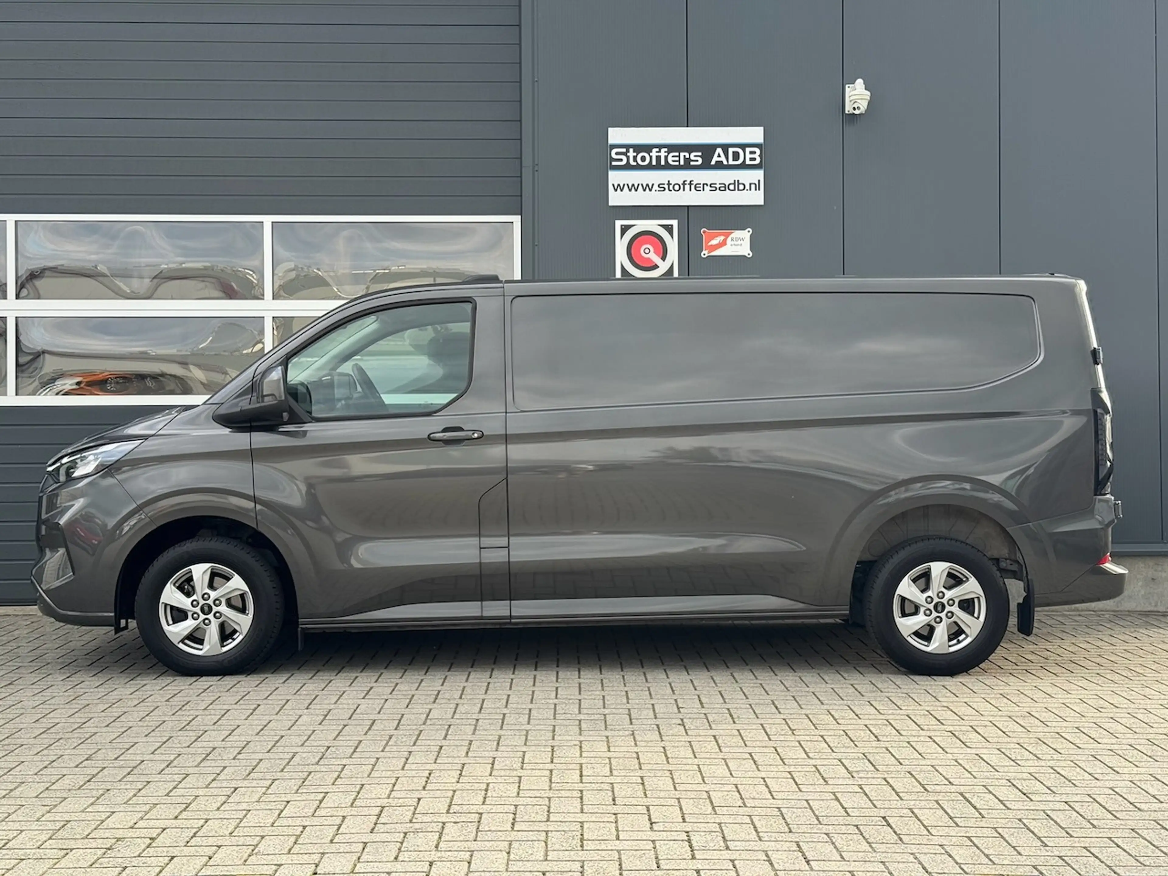 Ford Transit Custom 320 2.0 TDCI 136pk L2H1 Limited | Trekhaak | Navi — photo 4