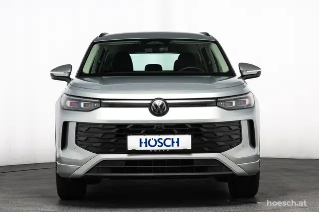 Volkswagen Tayron view 2