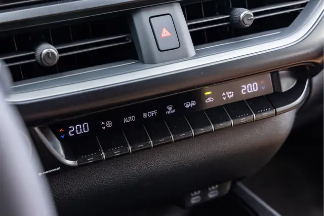 Lexus Ux view 9