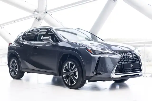 Lexus Ux view 14