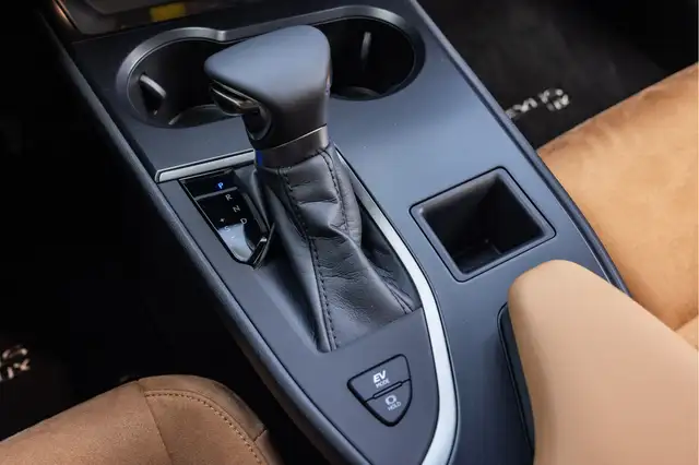 Lexus Ux view 10