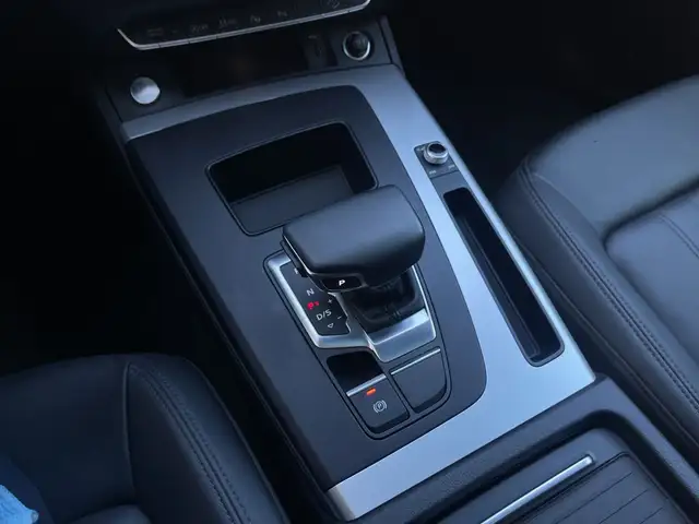 Audi Q5 view 11
