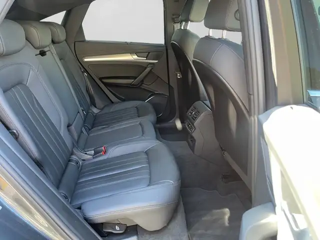 Audi Q5 view 6