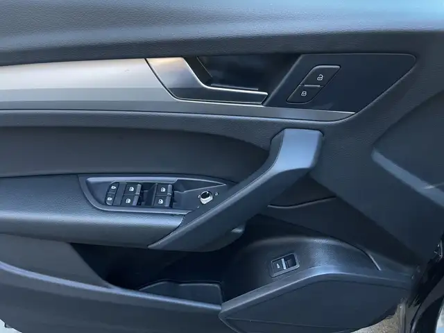Audi Q5 view 8