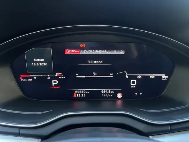 Audi Q5 view 10