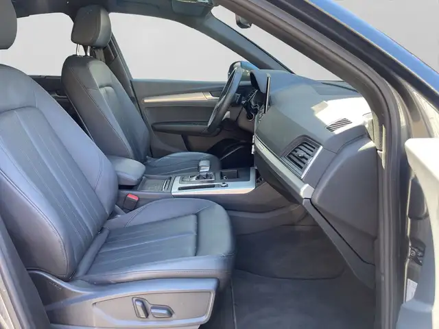 Audi Q5 view 4
