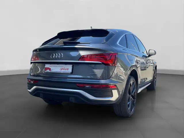 Audi Q5 view 3