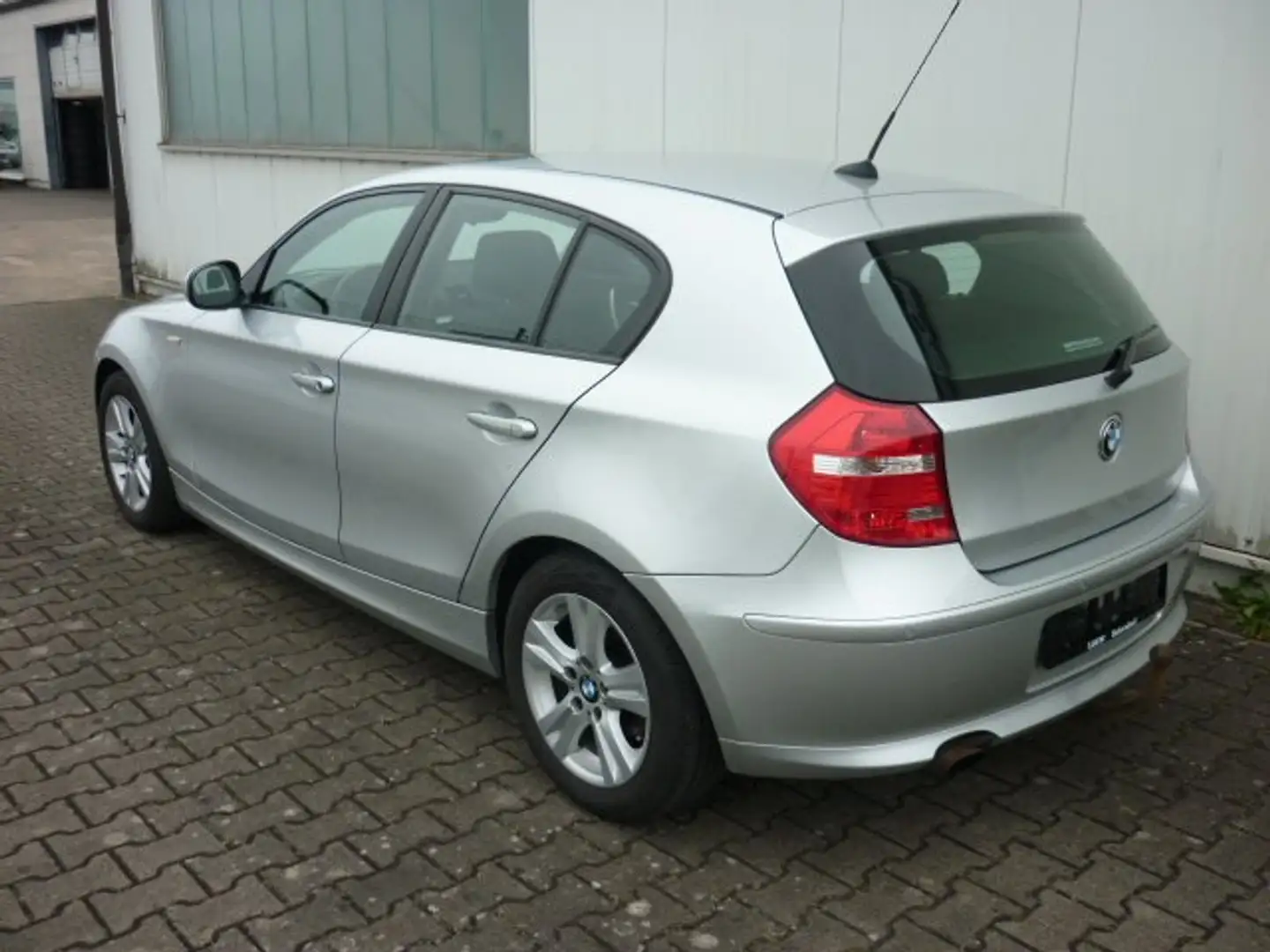BMW 116 i 2.0 E5, Klima GSD ALU SHZ PDC Comfort-P. AHKMFL Silber - 2