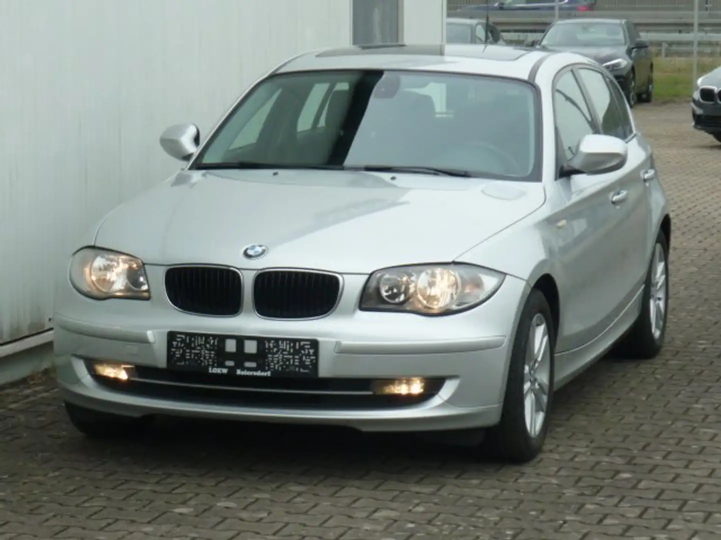 BMW 116 i 2.0 E5, Klima GSD ALU SHZ PDC Comfort-P. AHKMFL Silber - 1