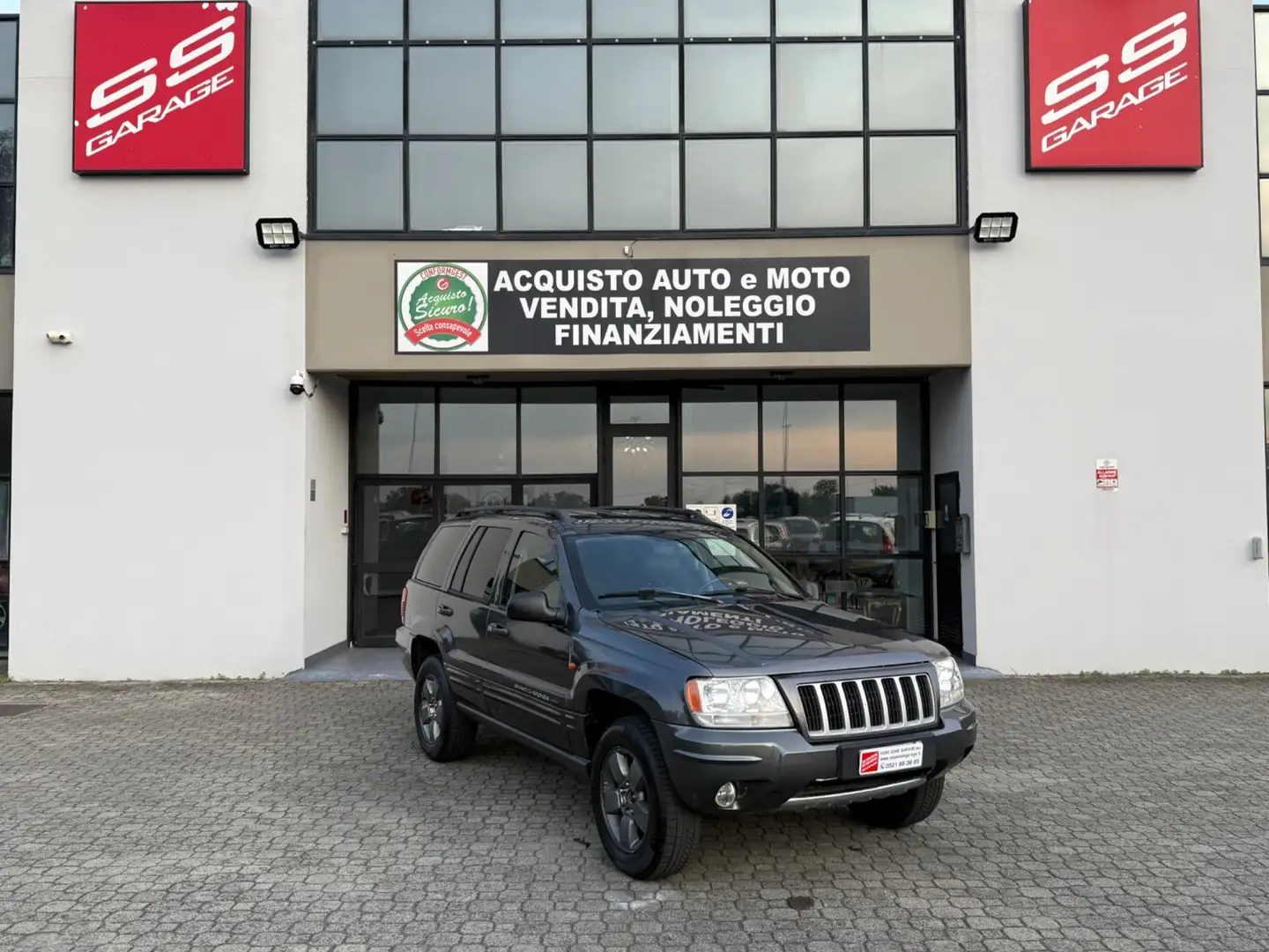 Jeep Grand Cherokee Grand Cherokee 2.7 CRD cat Limited Gris - 1