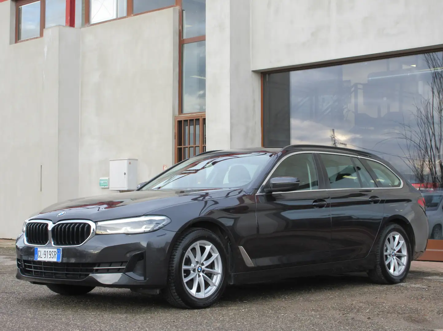 BMW 520 d Touring mhev 48V xdrive Business auto Gris - 1