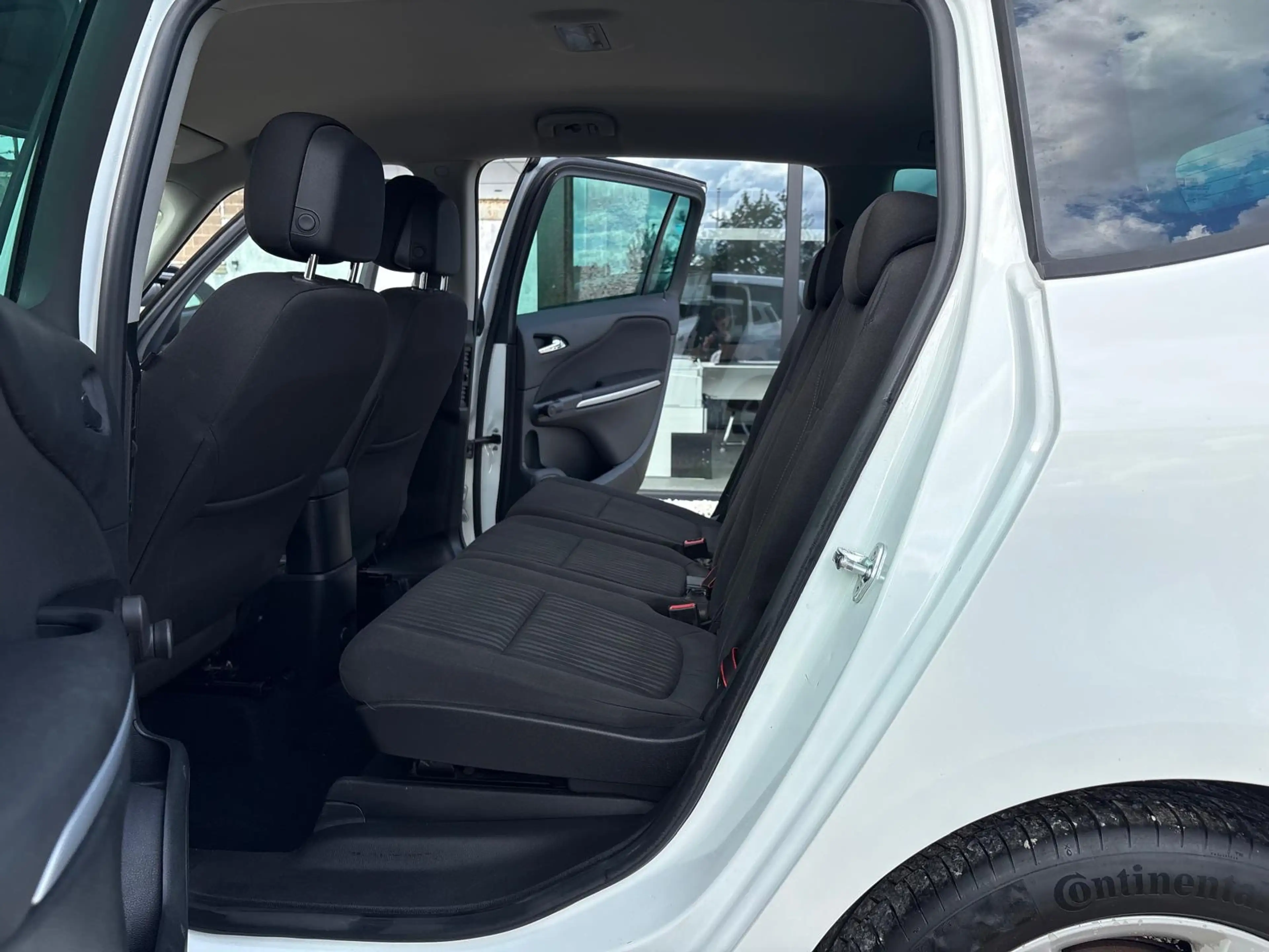 Opel Zafira Tourer Zafira 2.0 CDTi Cosmo — photo 9