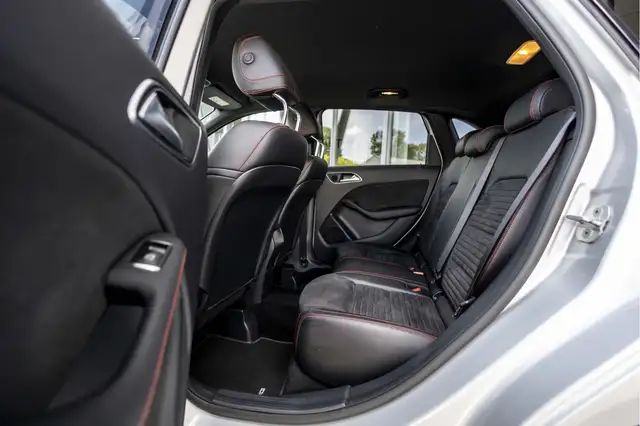 Mercedes-Benz B-Class view 12
