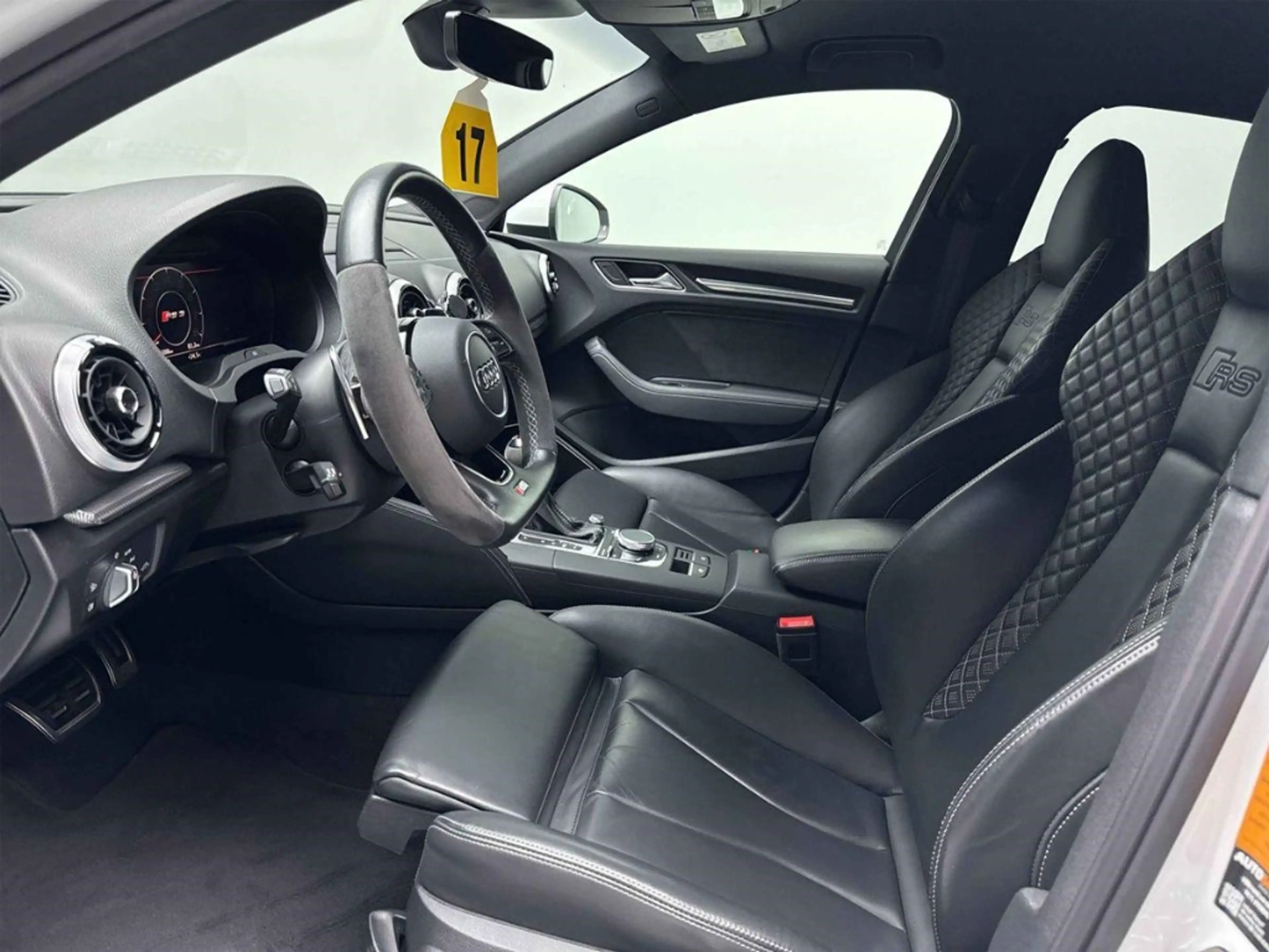 Audi RS3 quattro Limo Matrix B&O Scheckheft Kam — photo 7