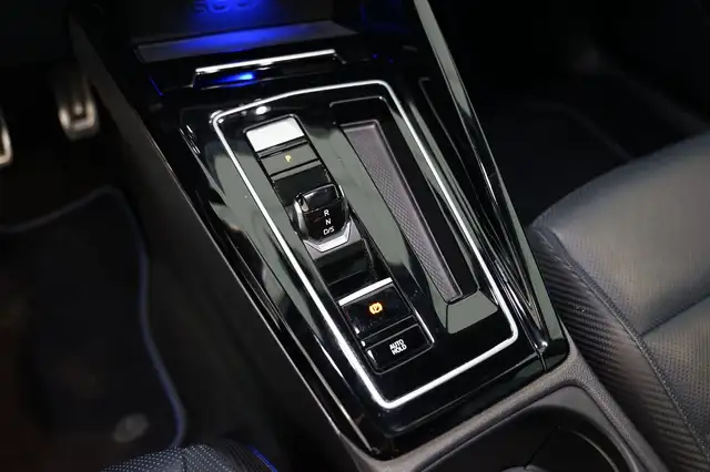 Volkswagen Golf view 11