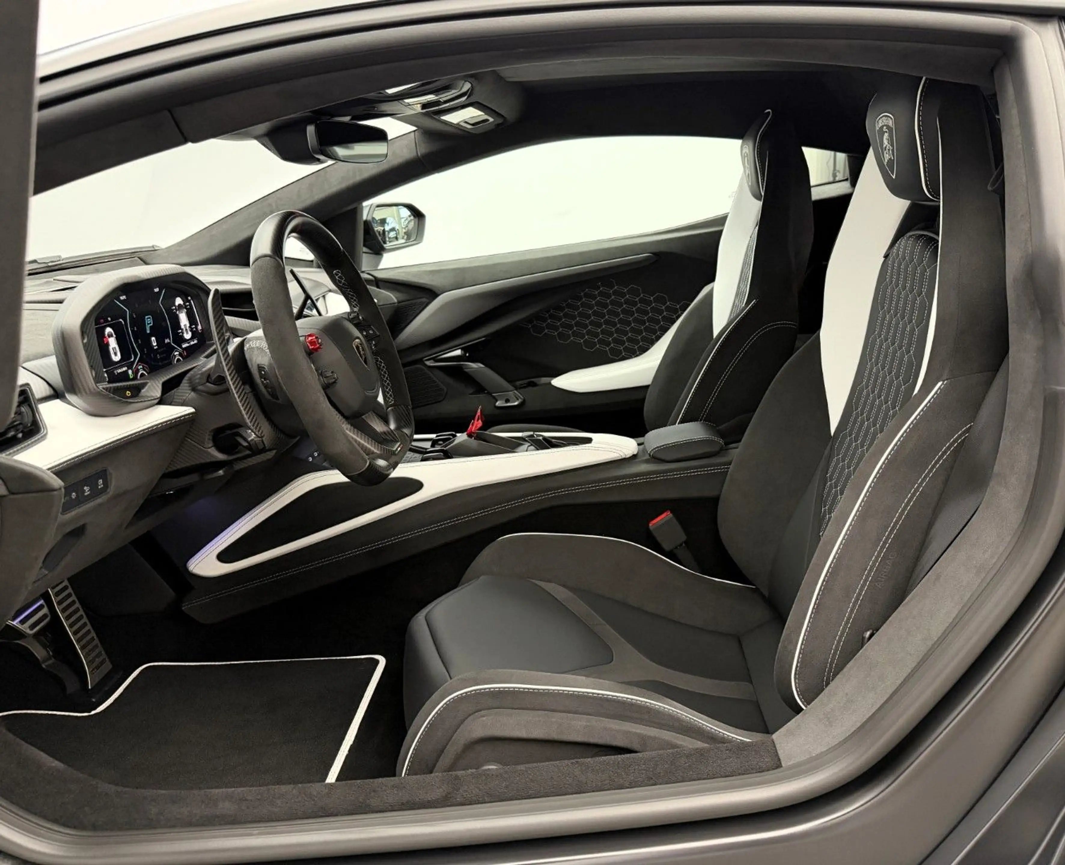 Lamborghini Revuelto 2026°Corsa-Tex Pack°Carbon°Blanko COC — photo 15