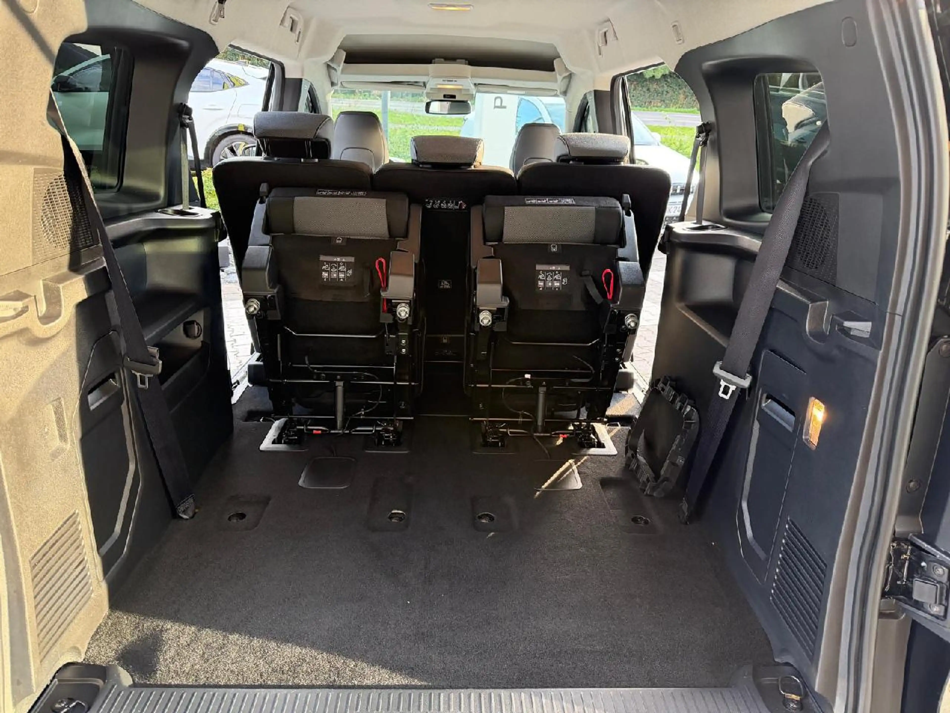 Renault Kangoo Grand Techno TCe 130 EDC 7-Sitzer — photo 9