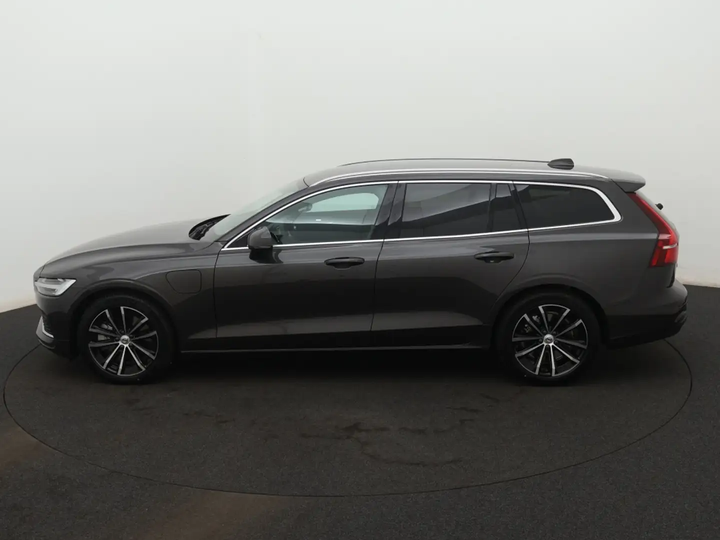 Volvo V60 T6 Twin Engine AWD Core Plug In | Nieuw uit voorra Gris - 2