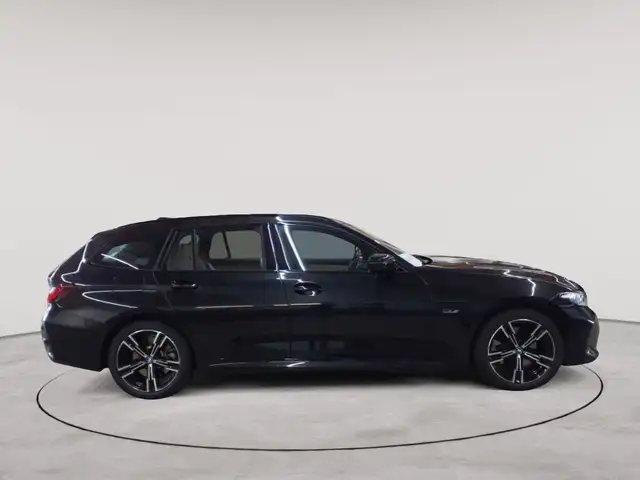 BMW 3 Series view 3