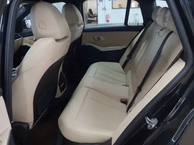 BMW 3 Series view 13