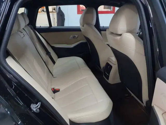BMW 3 Series view 14