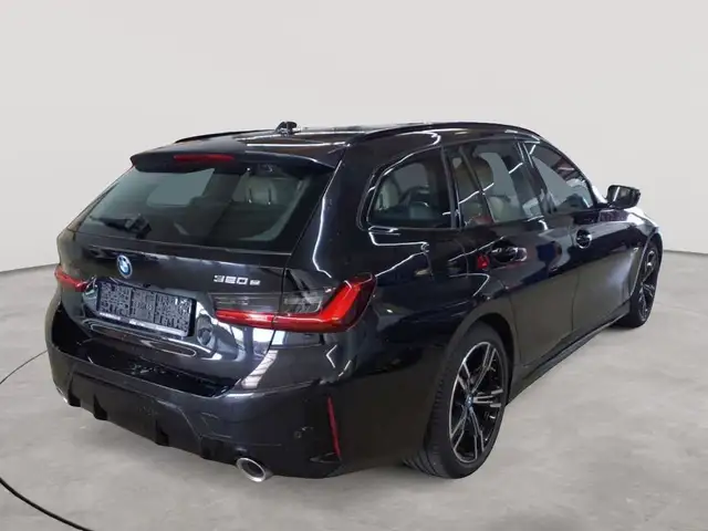 BMW 3 Series view 4