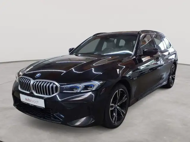 BMW 3 Series view 2