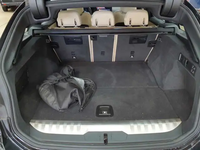 BMW 3 Series view 15