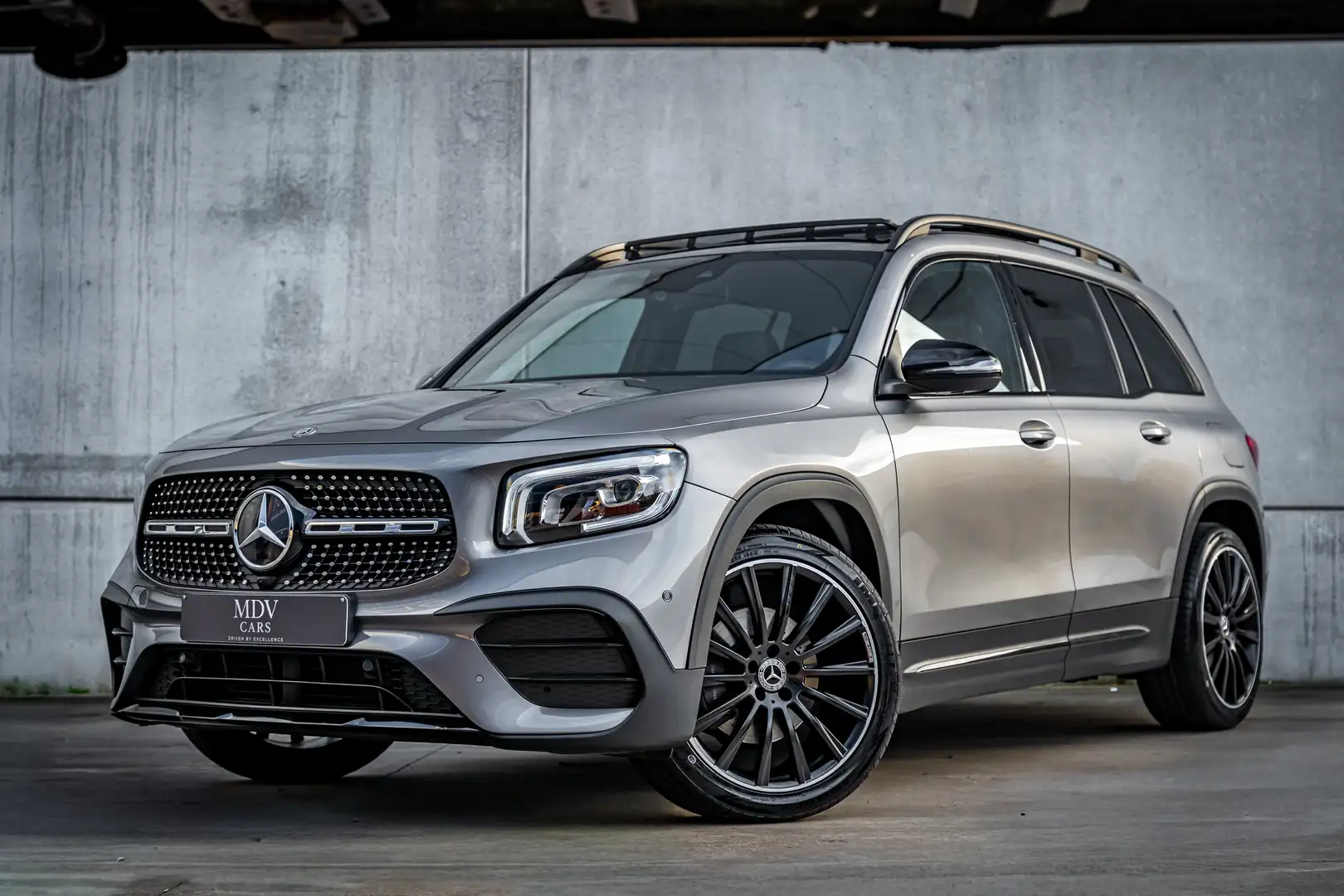 Mercedes-Benz GLB 200 AMG/7PLACES Gris - 1