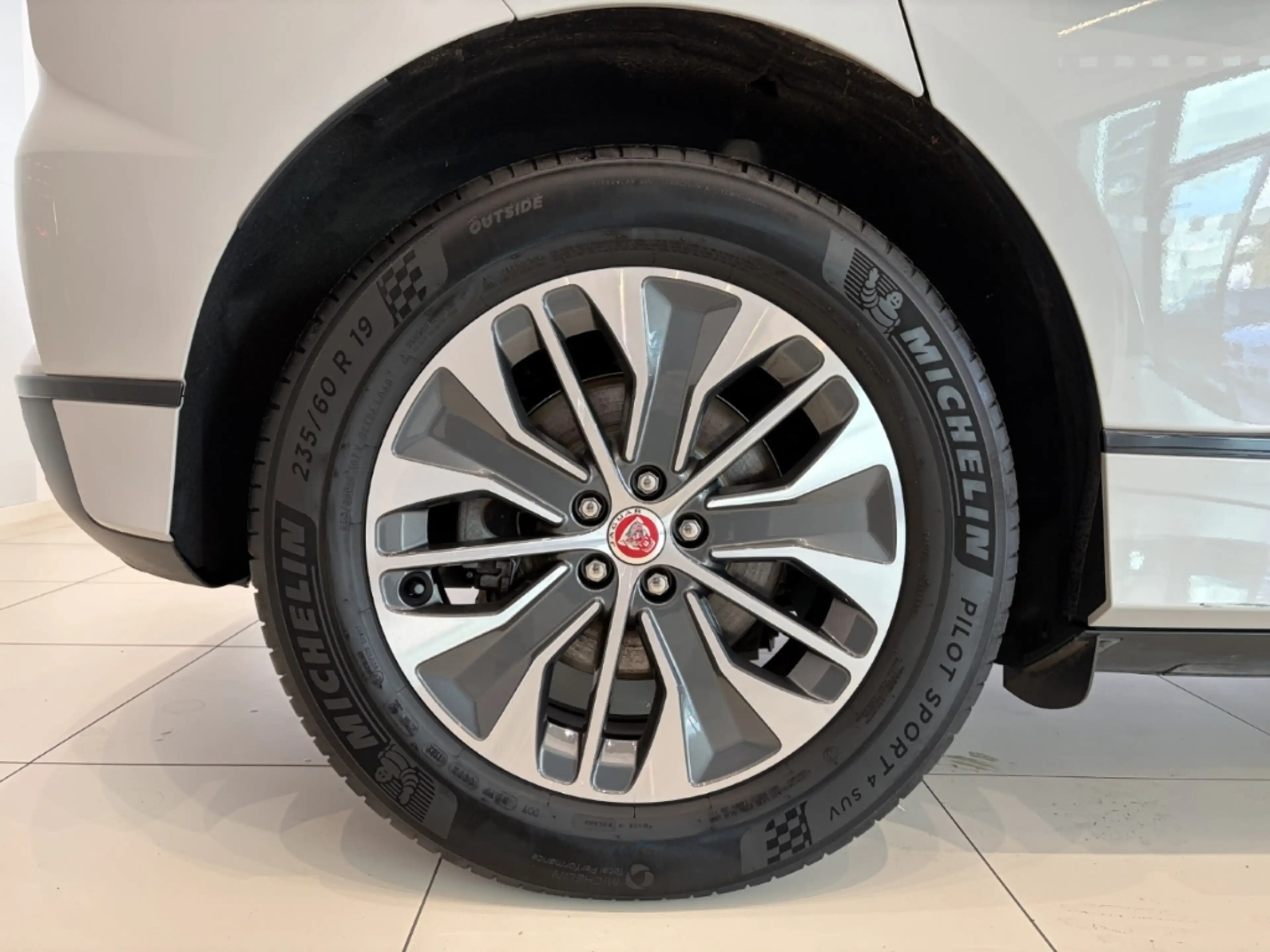 Jaguar I-Pace EV400 S AWD Black Pack & 19'' Rad — photo 9