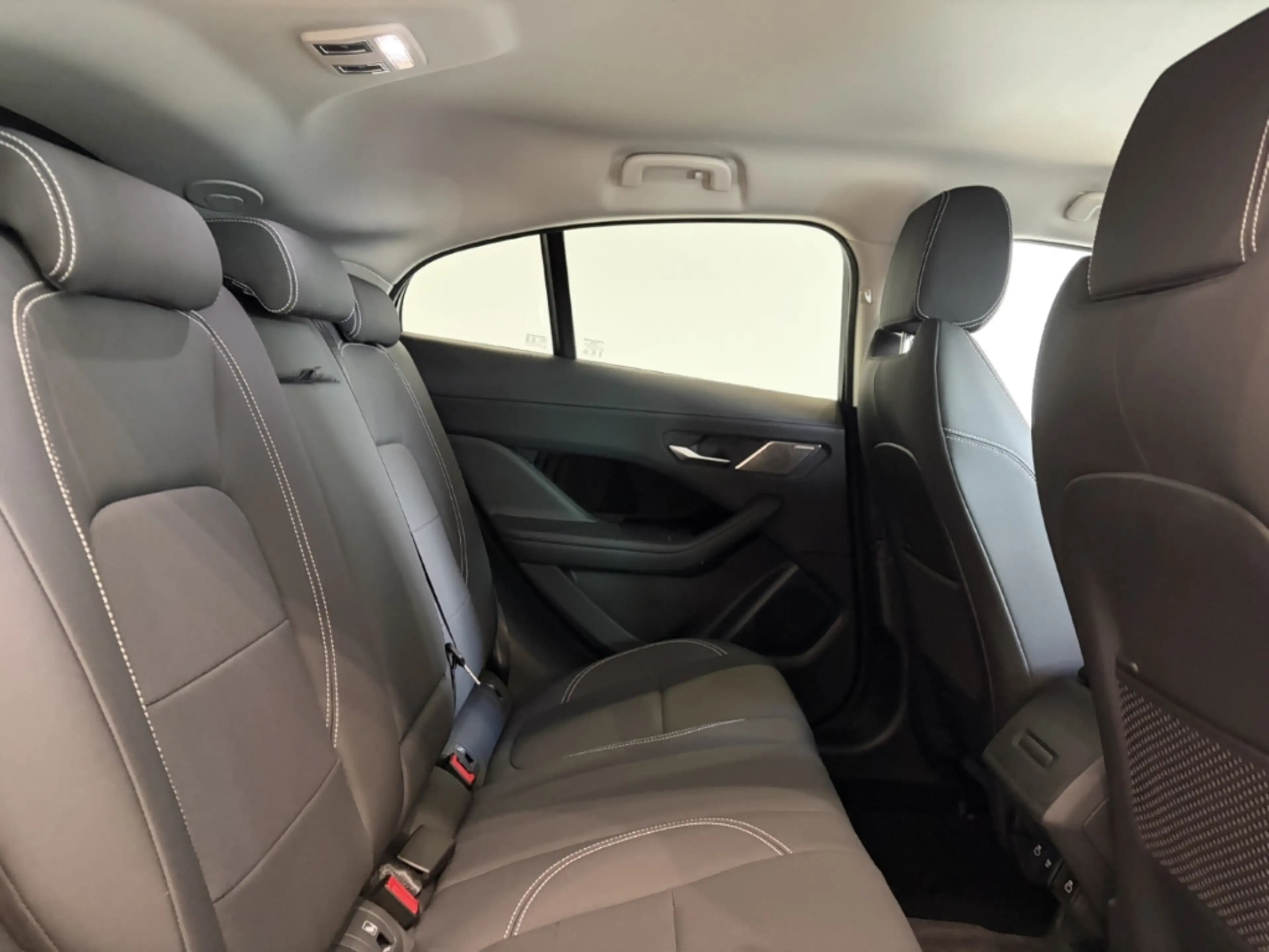 Jaguar I-Pace EV400 S AWD Black Pack & 19'' Rad — photo 5