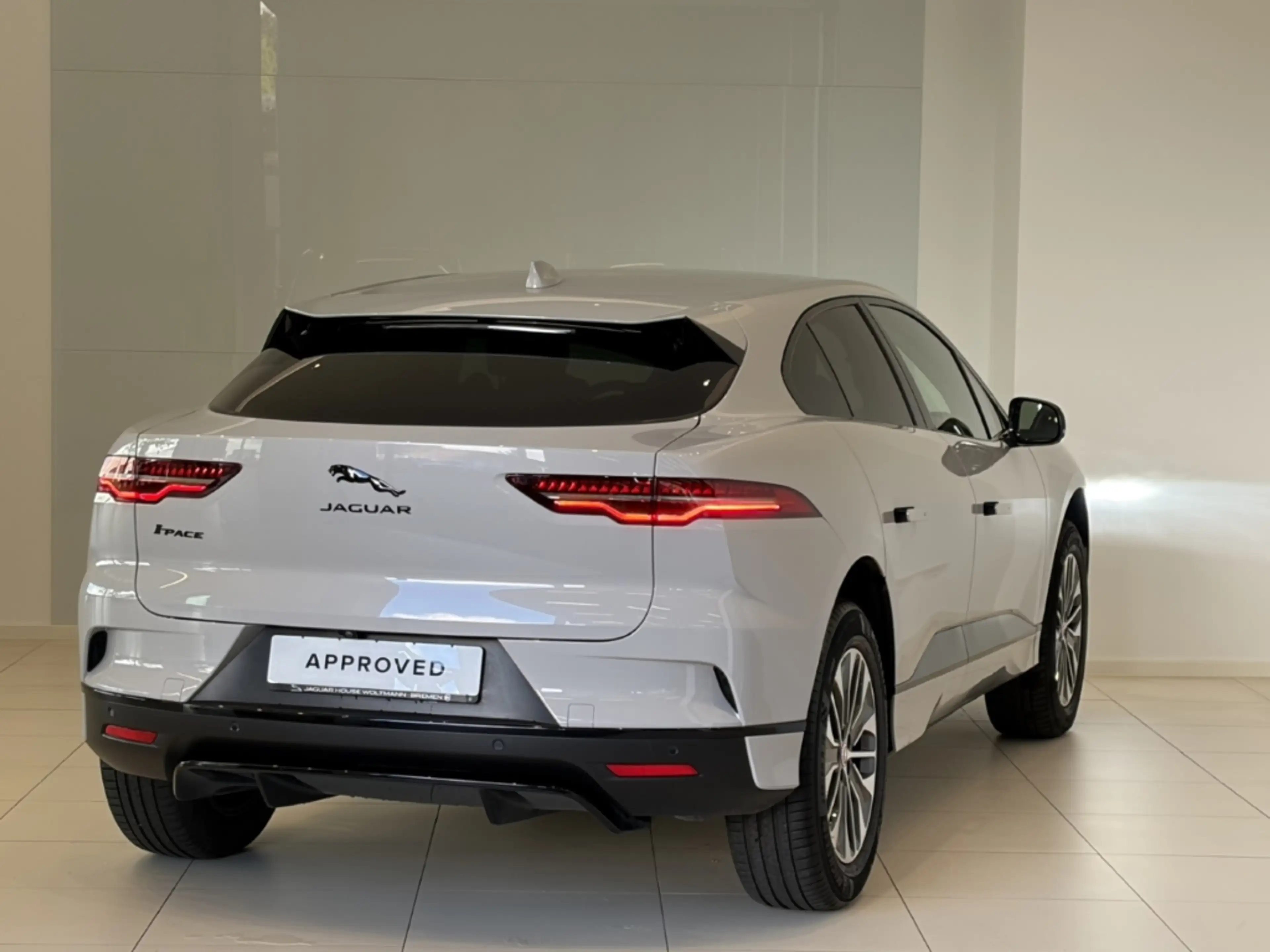 Jaguar I-Pace EV400 S AWD Black Pack & 19'' Rad — photo 12