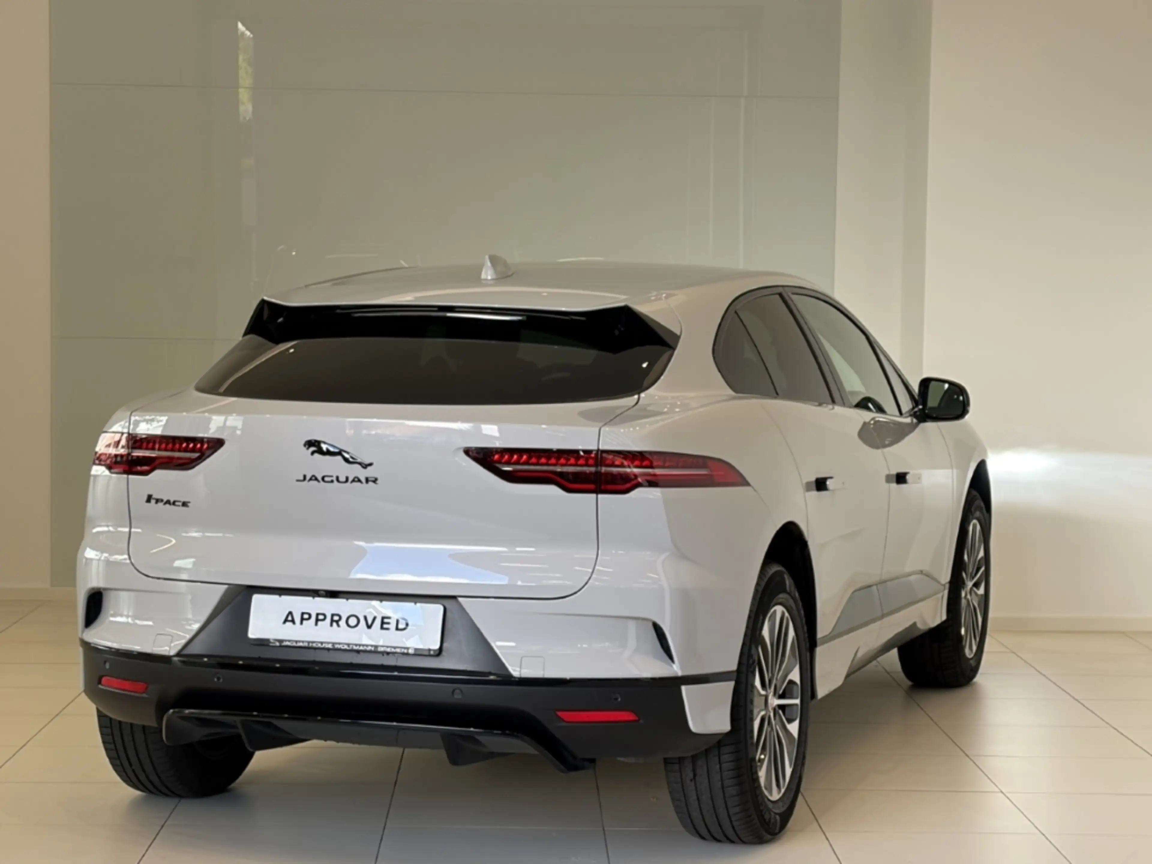 Jaguar I-Pace EV400 S AWD Black Pack & 19'' Rad — photo 2